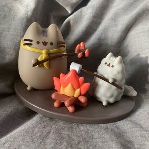 Pusheen Box Exclusive Campfire Pusheen Vinyl Figure